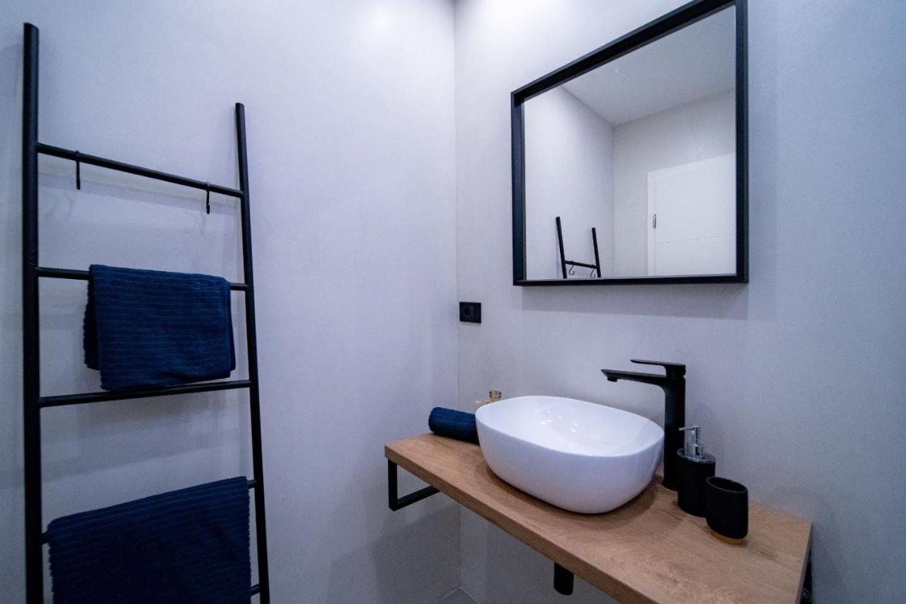 Novouredeni Apartman Marko Mundanije Exterior foto